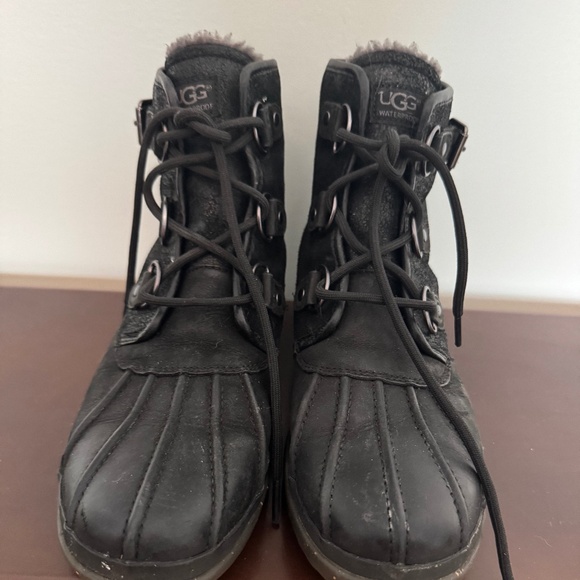Ladies UGG black suede booties size 9 - Picture 1 of 4